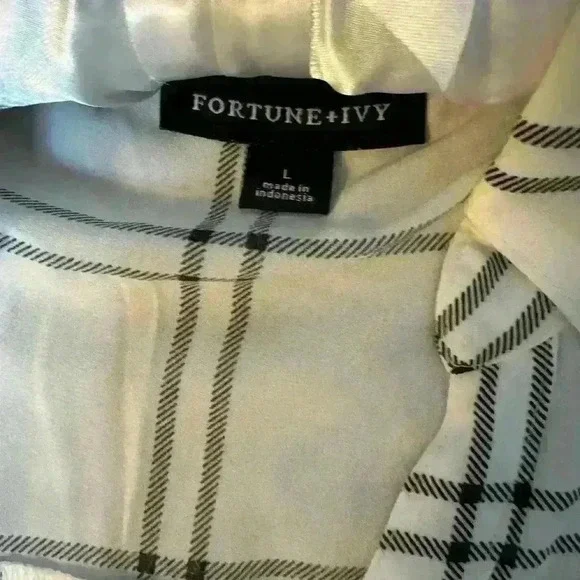 Lightweight black-and-white button-down - Picture 3 of 8